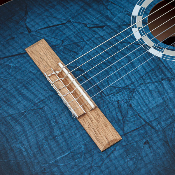 Lindo-960-CEQ-Electro-Acoustic-Classical-Guitar-Bridge