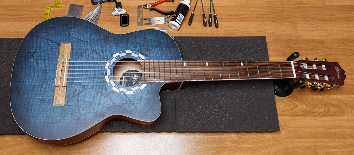 Lindo-960-CEQ-Electro-Acoustic-Classical-Guitar-Setup