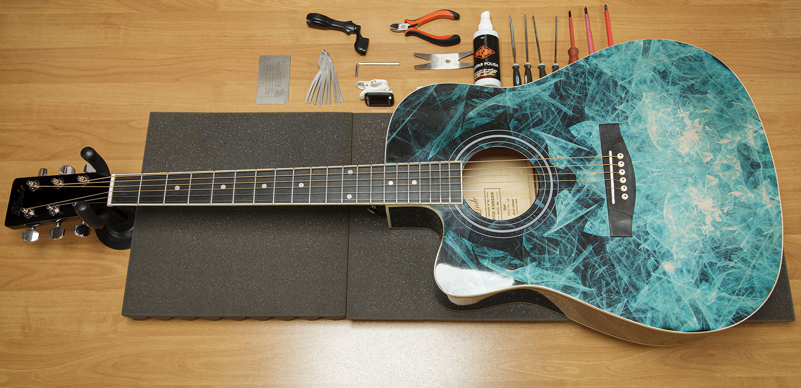 Lindo-Left-Handed-Fractal-Acoustic-Guitar-Setup