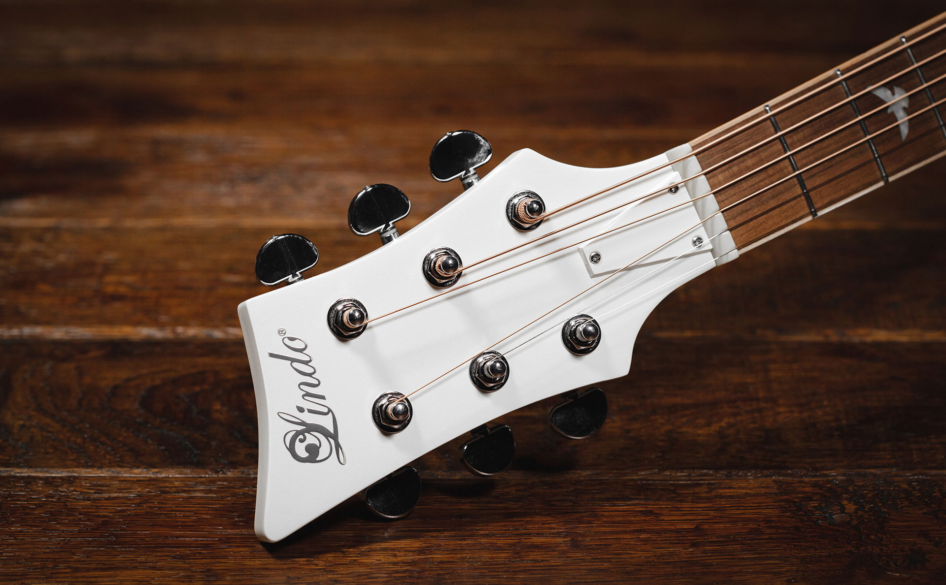 Lindo-Left-Handed-White-Dove-V2-Electro-Acoustic-Guitar-Headstock