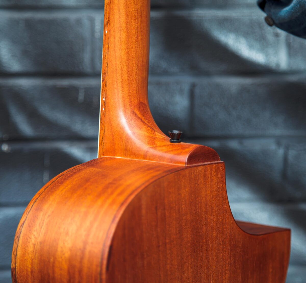 Lindo Left Handed Neptune SE V2 Electro Acoustic Guitar with F-4T Preamp and Padded Gigbag - Image 6