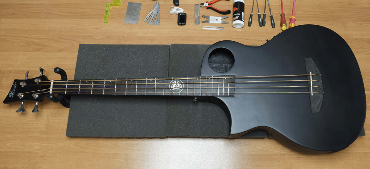 Lindo-Left-Handed-Neptune-Short-Scale-Electro-Acoustic-Bass-Guitar-Setup