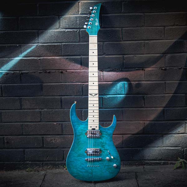 lindo-6x-compact-quilted-maple-ocean-burst-electric-guitar-front-optimised