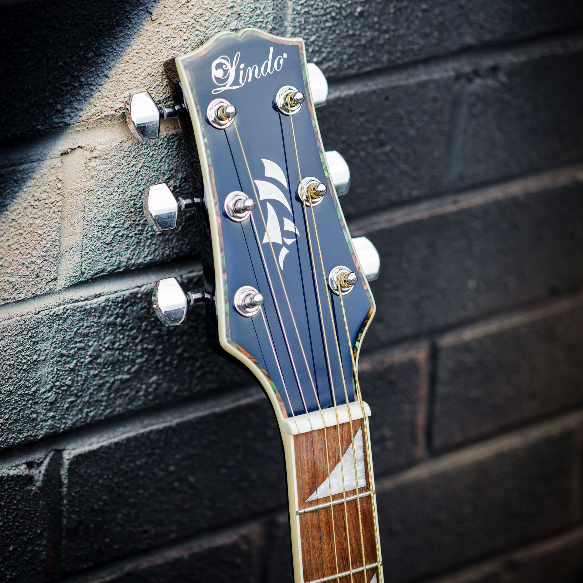 lindo-left-handed-org-sl-slim-blue-electro-acoustic-guitar-headstock