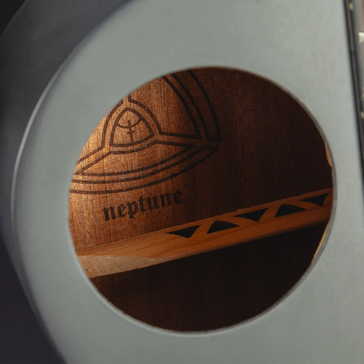 Lindo Neptune V2 Electro Acoustic Bass Soundhole