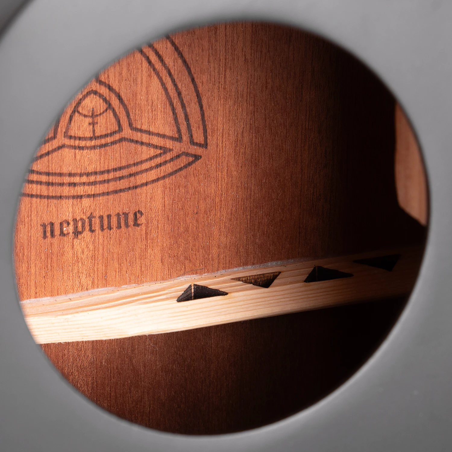 Lindo Neptune V3 Electro Acoustic Bass Guitar Soundhole