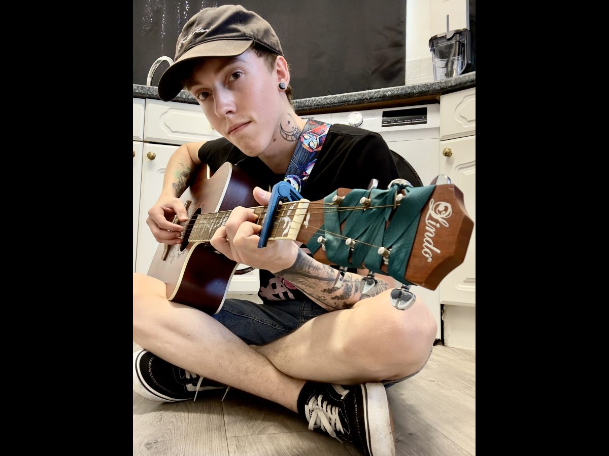 LINDO FEELING ELECTRO ACOUSTIC GUITAR