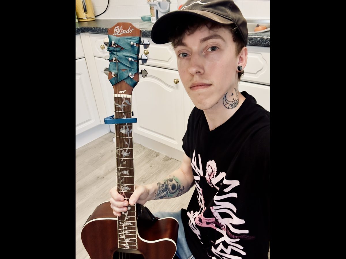 LINDO FEELING ELECTRO ACOUSTIC GUITAR