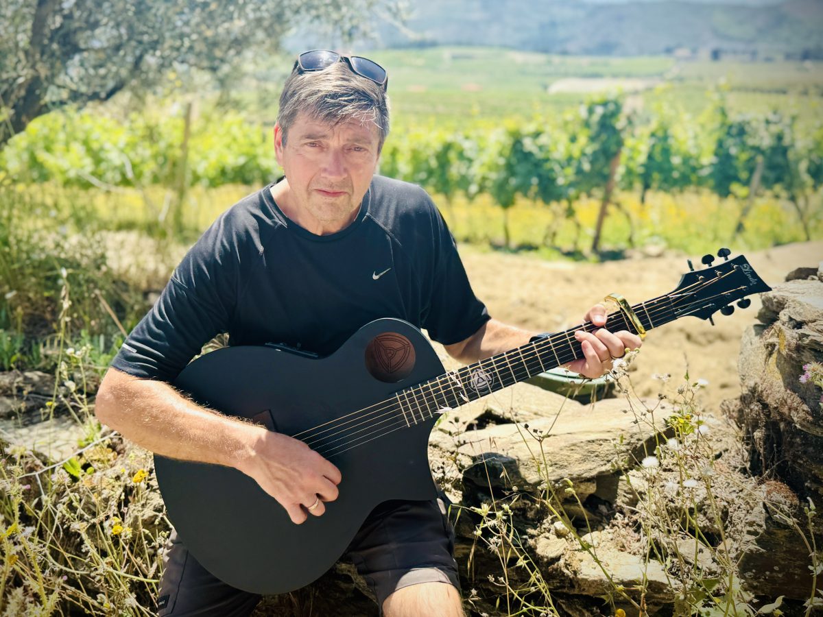 Lindo Neptune Electro Acoustic Guitar