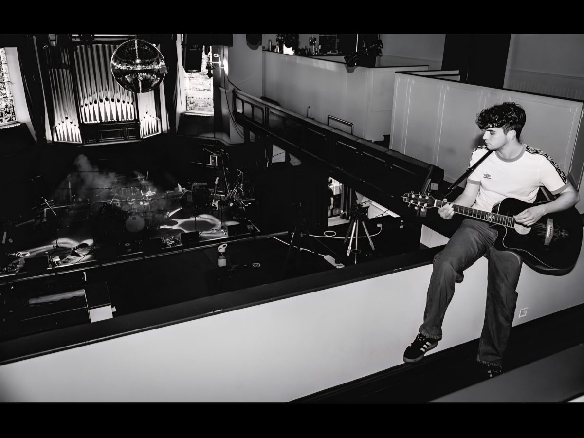 Lindo Swallow Electro Acoustic Guitar