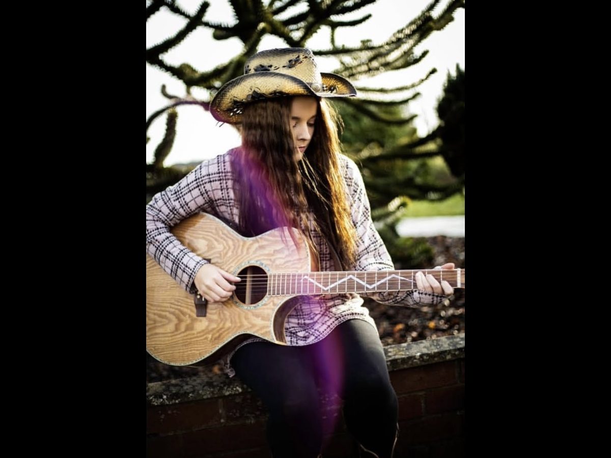 Lindo Slim SE Electro Acoustic Guitar