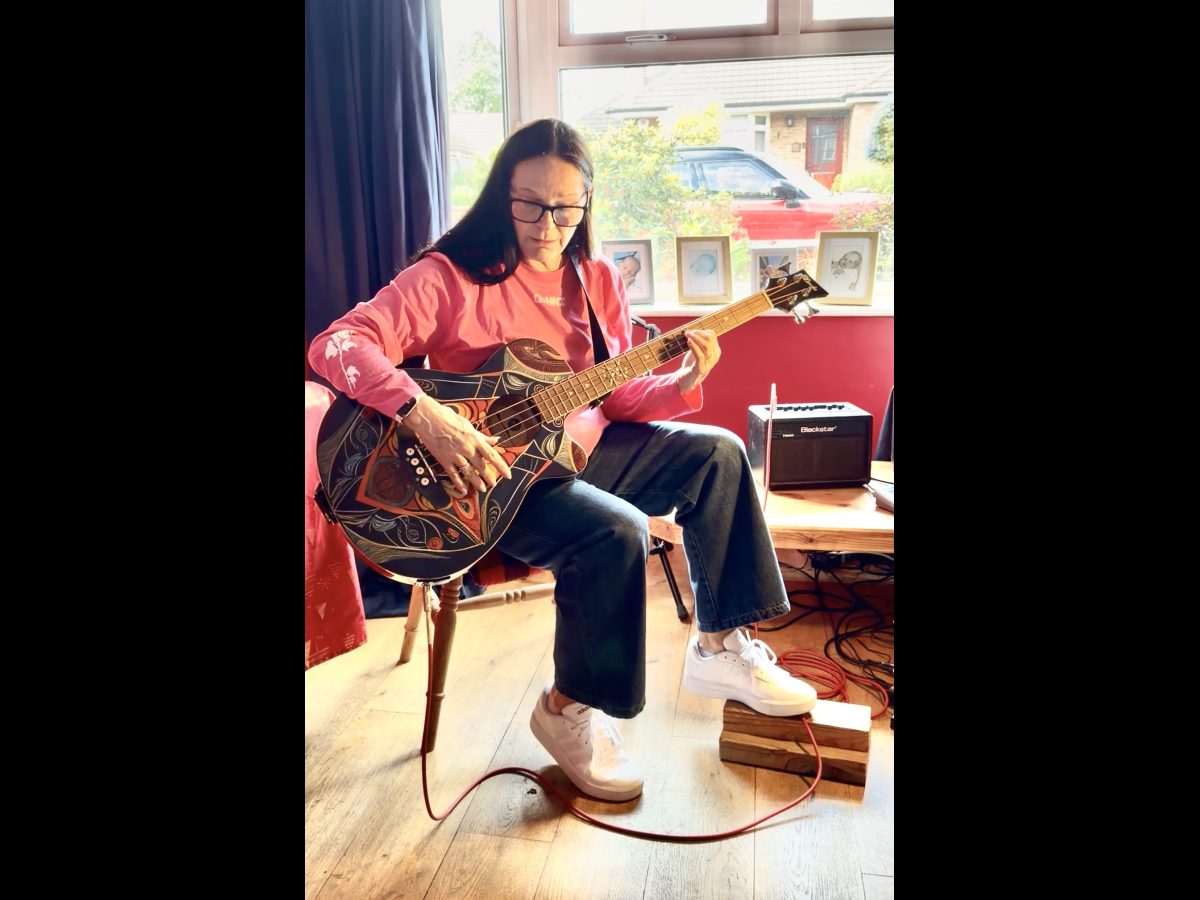 Lindo Sahara Electro Acoustic Bass Guitar