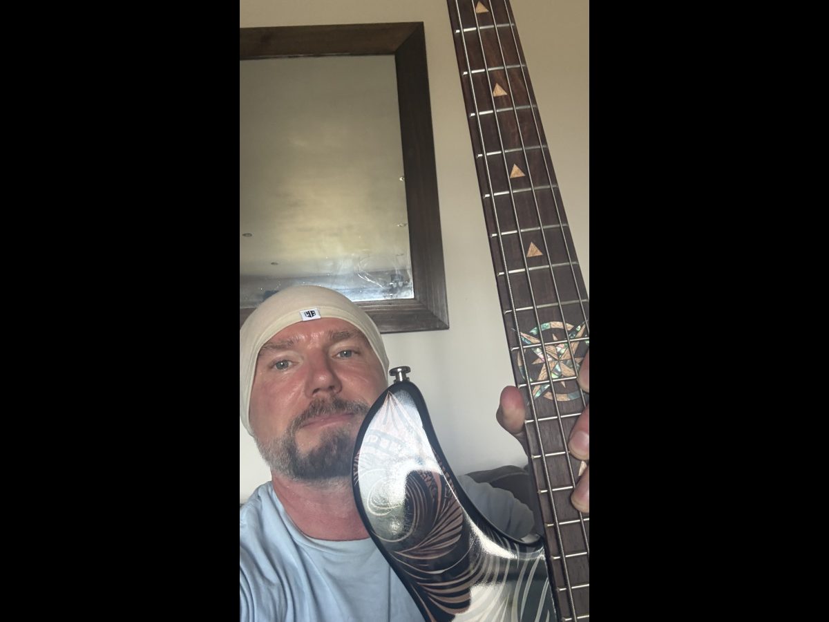 Lindo Sahara Electric Bass Guitar